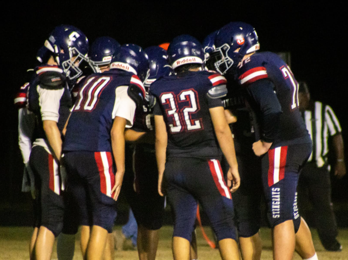 Stingrays huddle before going back on offense.